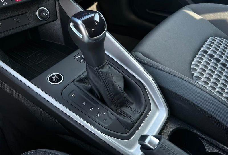 Audi A1 A1 SPB 30 TFSI S tronic S line edition Black Pack 17"