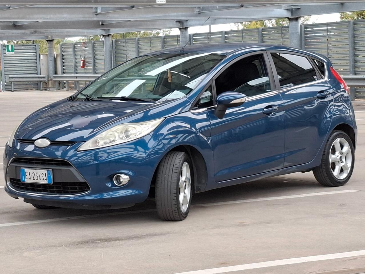 Ford Fiesta 1.4 TDCi 68CV 5 porte Titanium