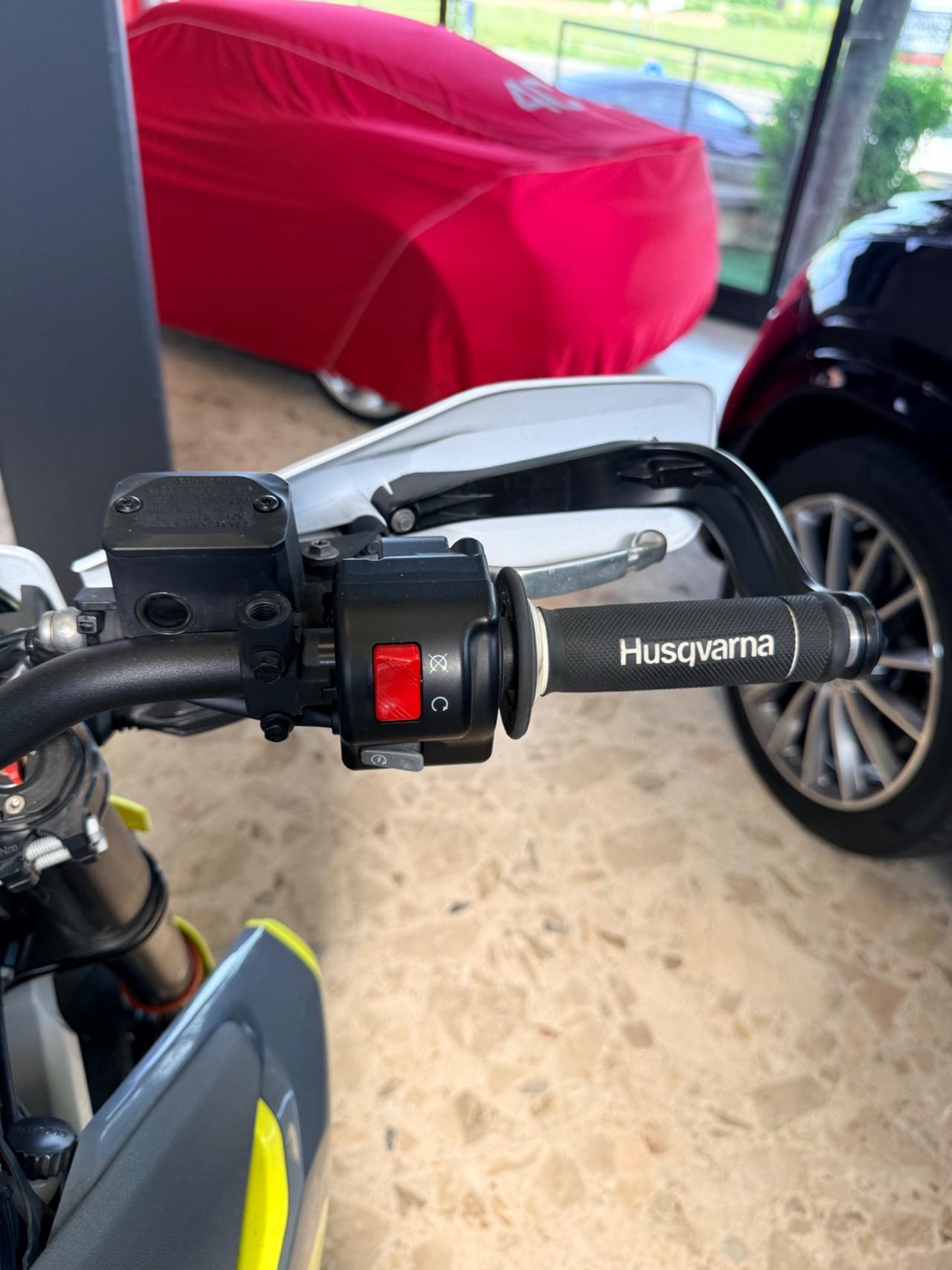 Husqvarna 701 Supermoto 75CV 09/2022