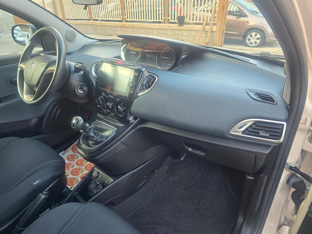 Lancia Ypsilon 1.2 69 CV 5 porte GPL Gold Plus