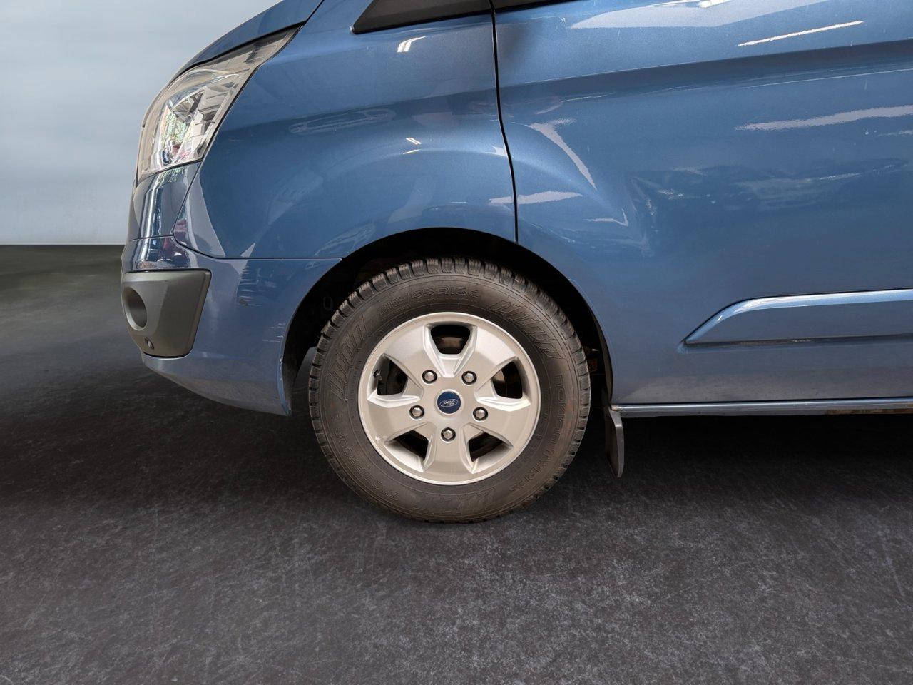 ford Tourneo Custom 2.2 TDCI Titanium 8 Posti