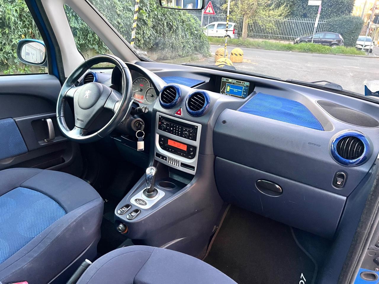 Peugeot 1007 benzina CAMBIO AUTOMATICO full OK NEOPATENTATI