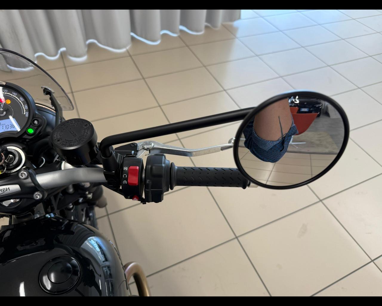 TRIUMPH Scrambler 900 - Stealth Edition