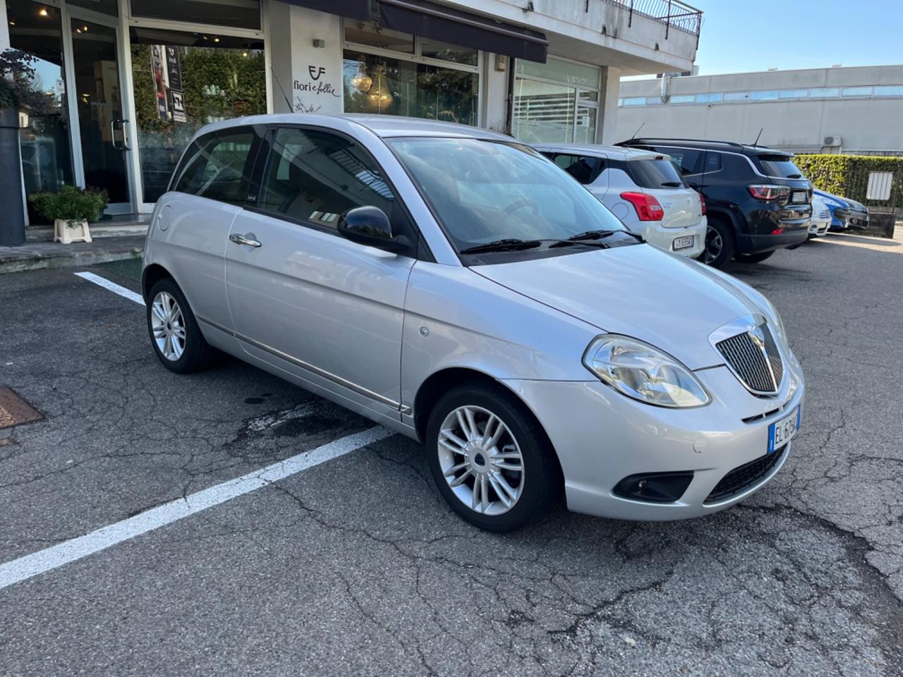 Lancia Ypsilon 1.2 69 CV Unyca