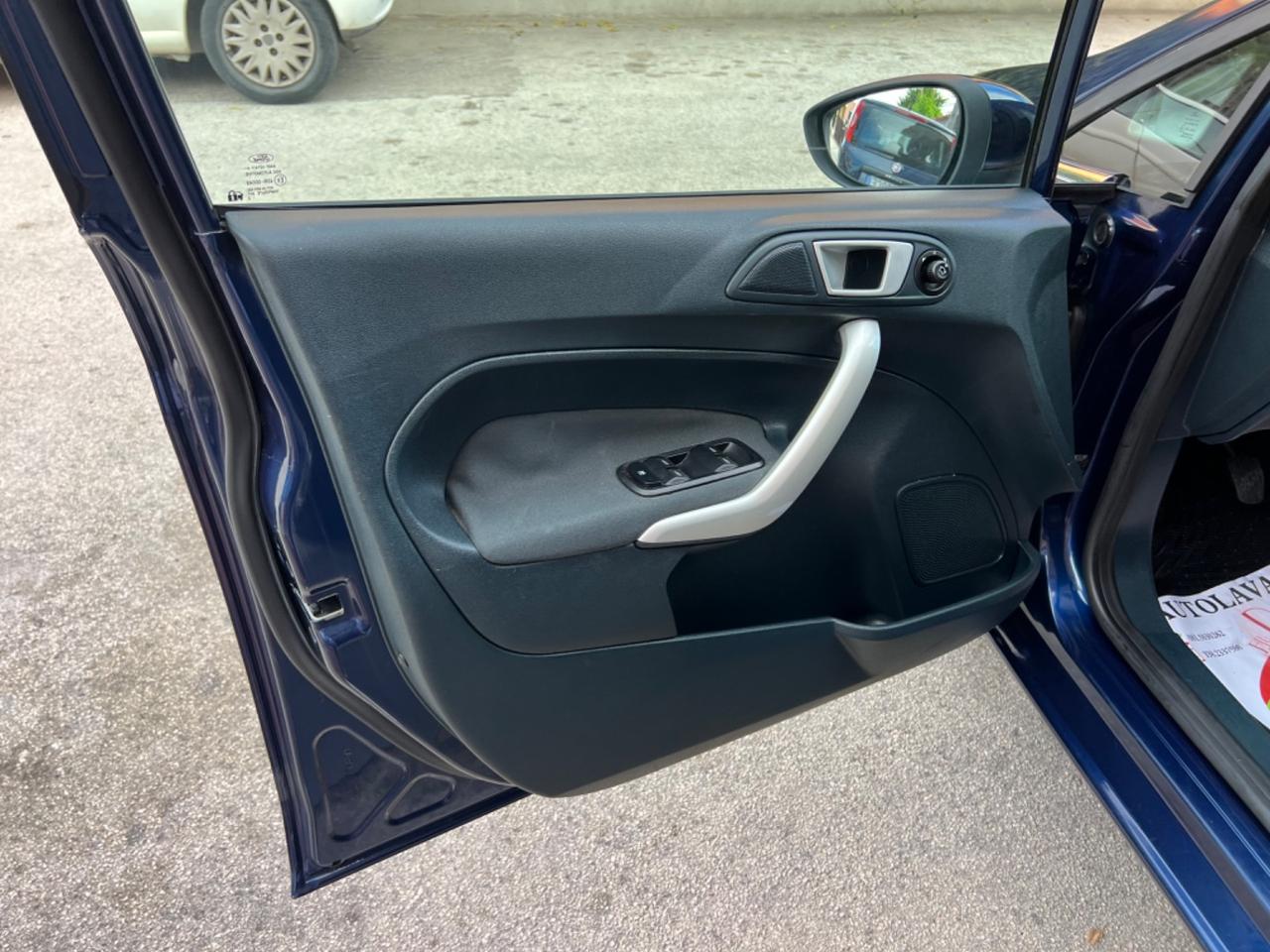 Ford Fiesta 1.4 16V 5p. Bz.- GPL Titanium Bs.