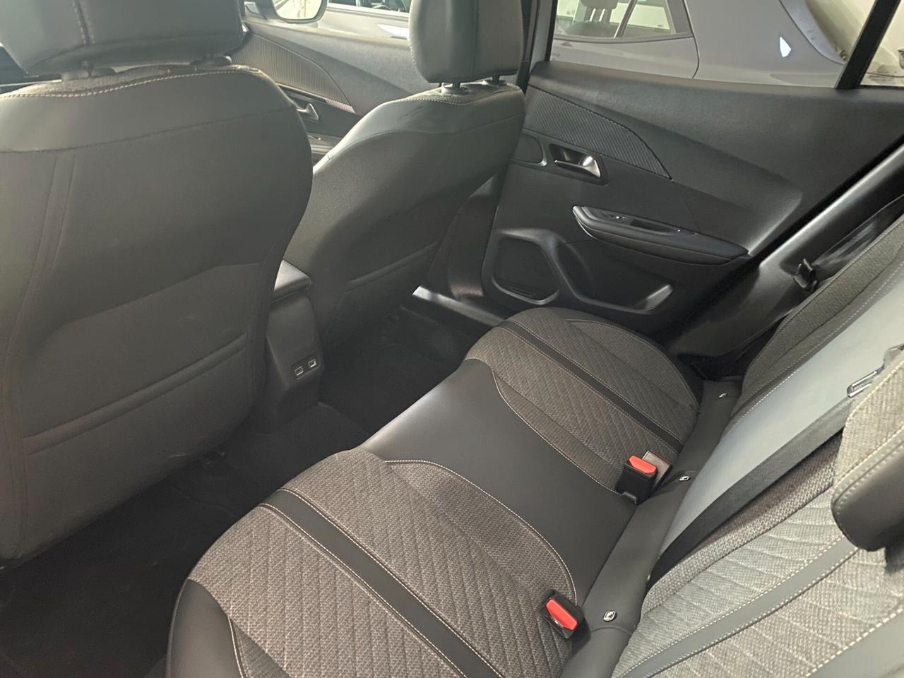 Peugeot 2008 PureTech 100 S&S Allure