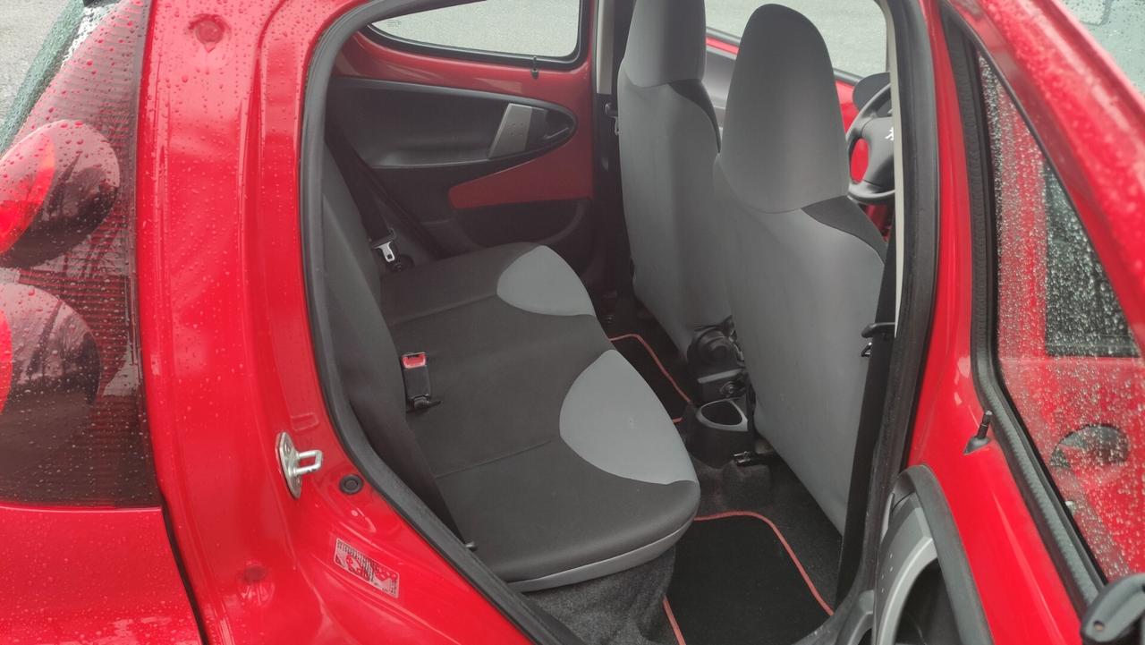 Peugeot 107 1.0 68CV 5p. NEOPATENTATI - 2012