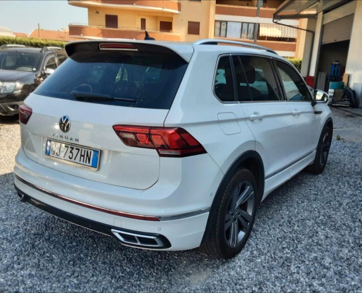 Volkswagen Tiguan 2.0 TDI 150 CV SCR DSG R-LINE TETTO NAVY LED 19