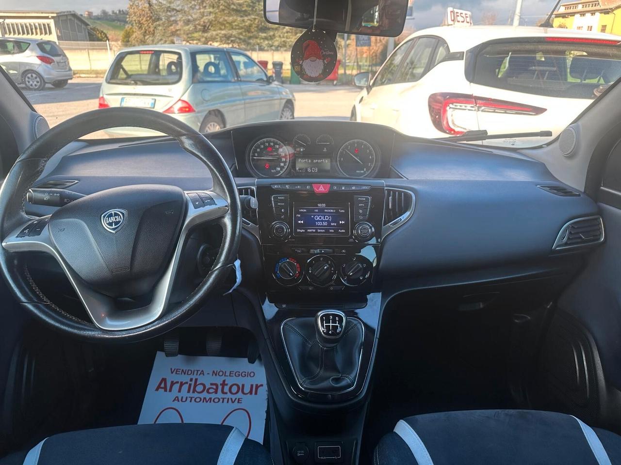 Lancia Ypsilon 0.9 TwinAir 85 CV 5 porte Metano Ecochic Silver