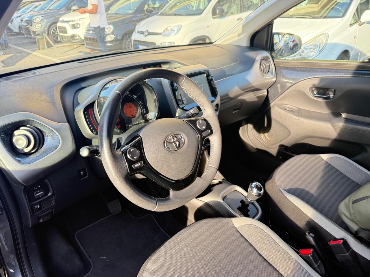 Toyota Aygo 1.0 VVT-i 72 CV 5 porte x-play MMT C.AUTOMATICO LED NAVI KAMERA CERCHI 16 PDC BLUETOOTH
