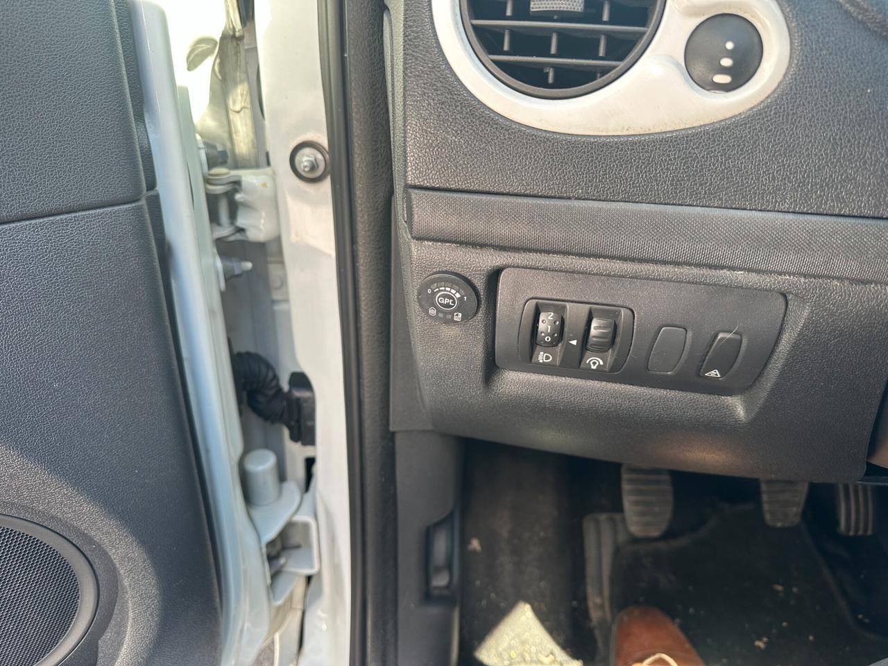 Renault Clio 1.2 16V 5 porte GPL Yahoo!