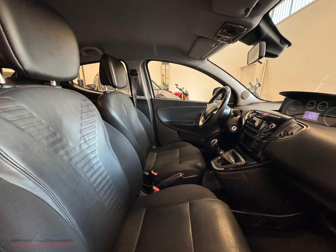 Lancia Ypsilon 1.3 MJT 95CV Platinum 2015
