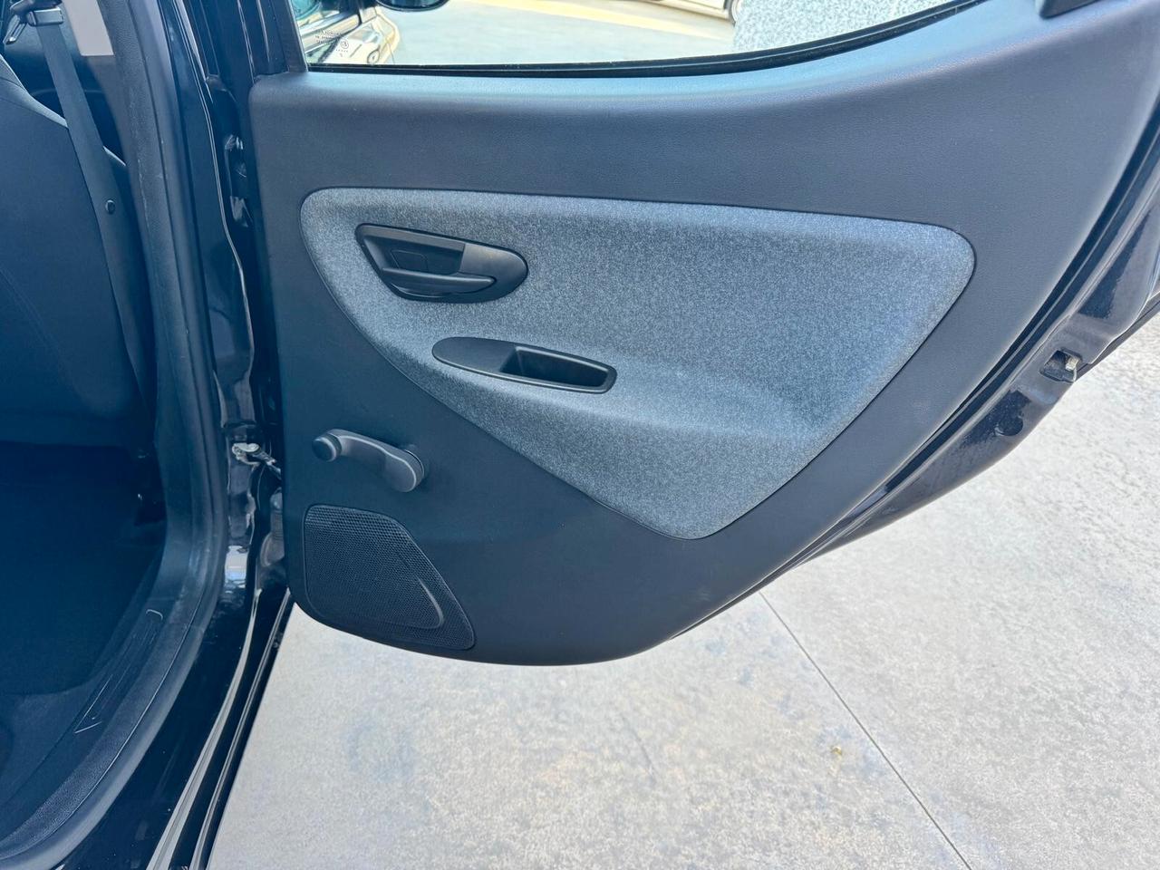 Ypsilon 1.0 FireFly 5 porte S&S Hybrid Silver