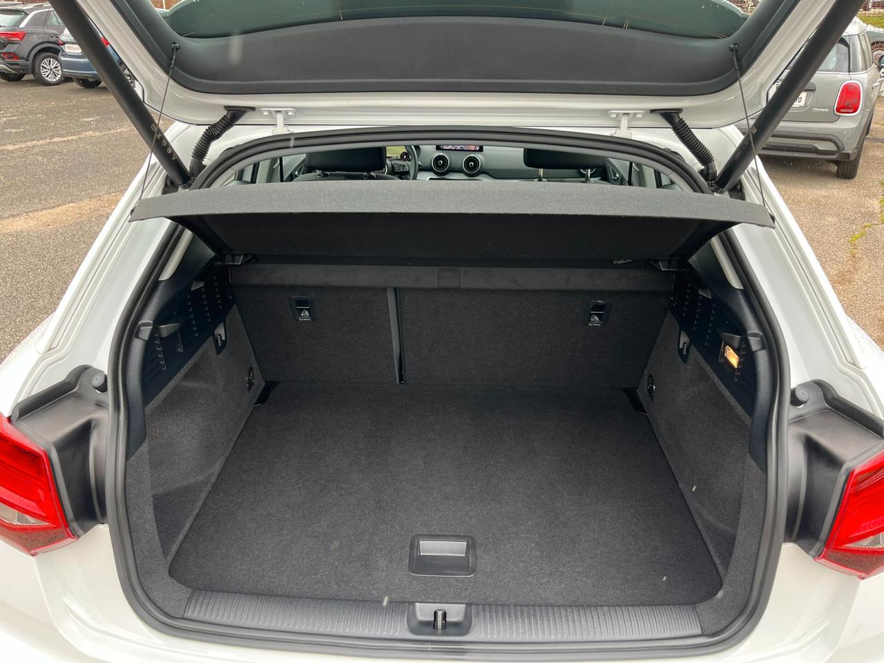 Audi Q2 30 TFSI Business