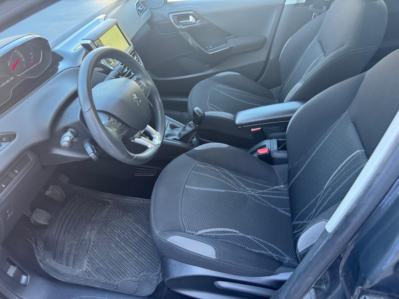 Peugeot 208 1.4 HDi 68 CV 5 porte Allure