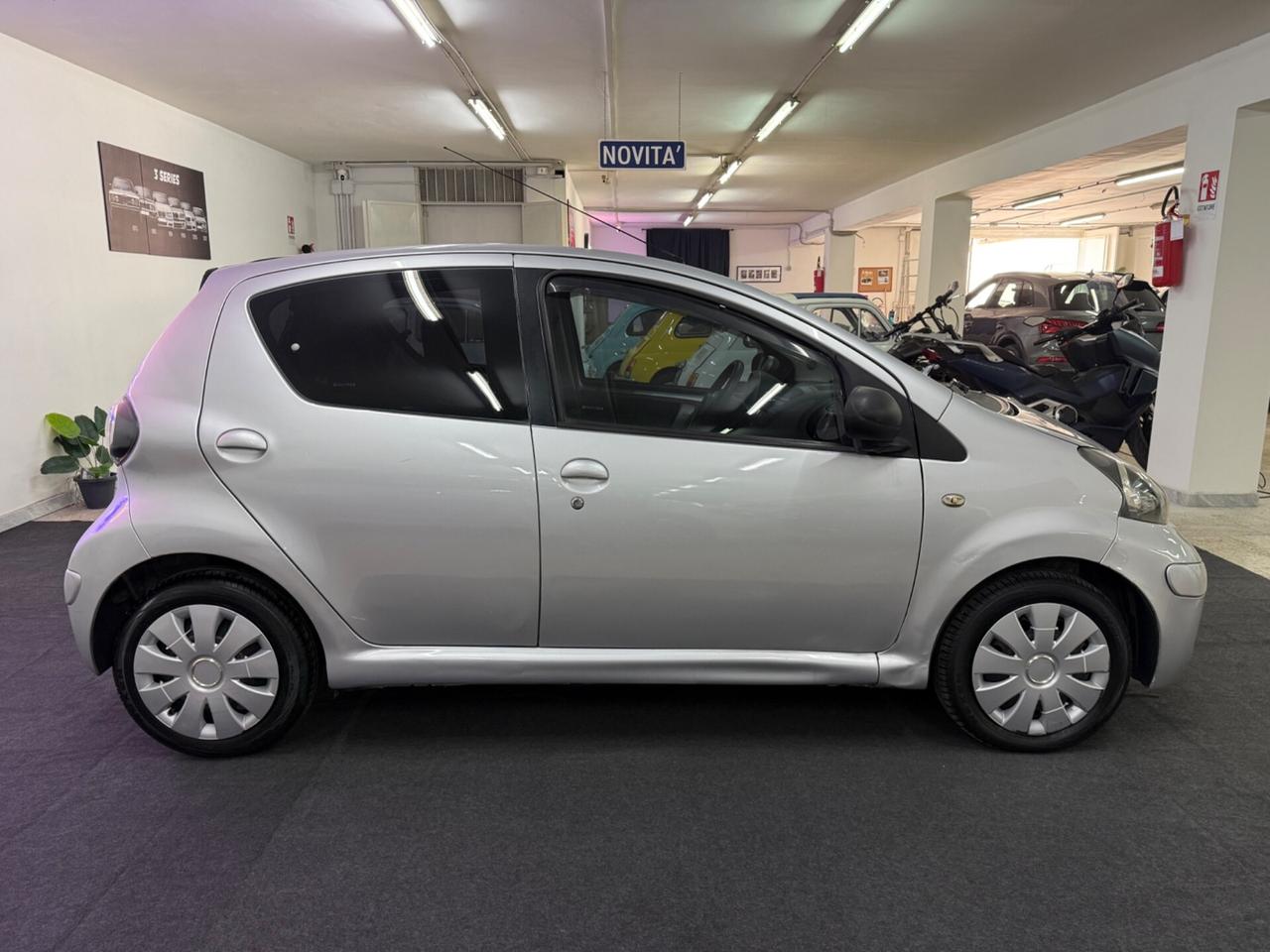 TOYOTA Aygo 2010 1.0 VVT-i 68cv 5 porte Sol