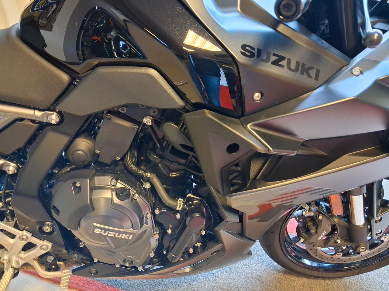 Suzuki GSX-8R R