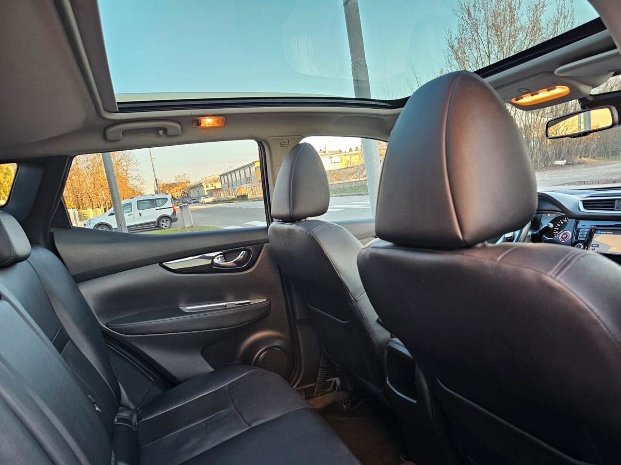 Nissan Qashqai 1.5 dCi 110cv 360°*Pelle*Navi*Tetto*Pdc*Bi-Xeno*18*