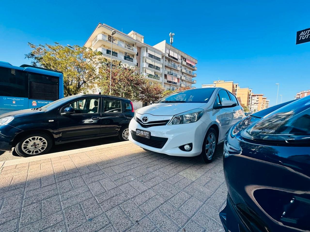 Toyota Yaris 1.0 5 porte Active Neopatentati