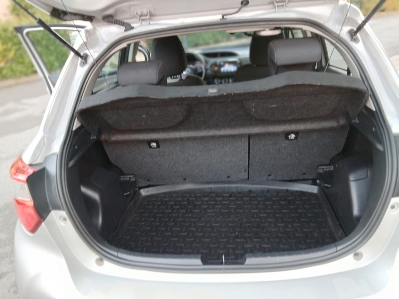 Toyota Yaris 1.0 72 CV 5 porte Active tua a € 199 mese