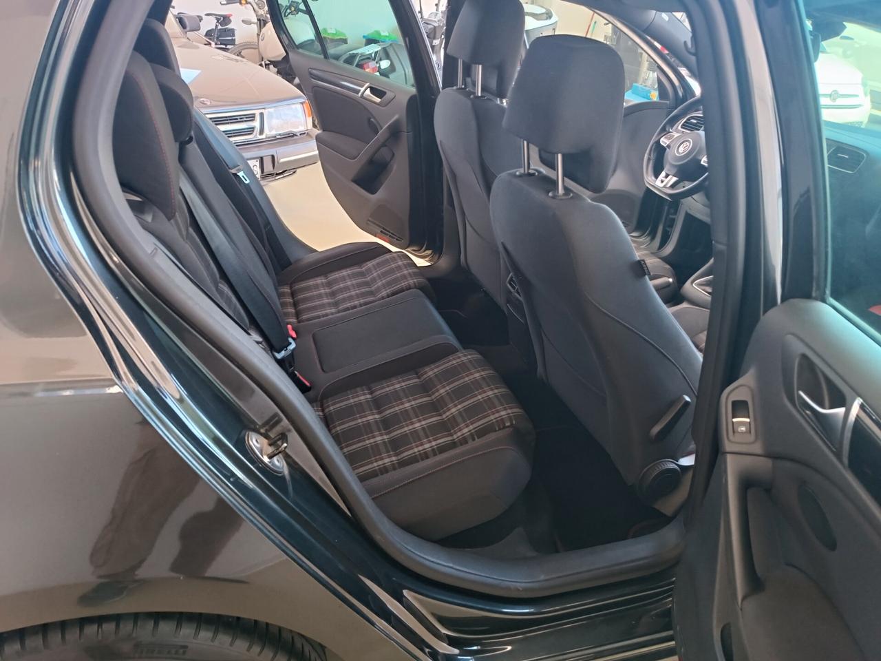 Volkswagen Golf GTI 2.0 TSI 5p.