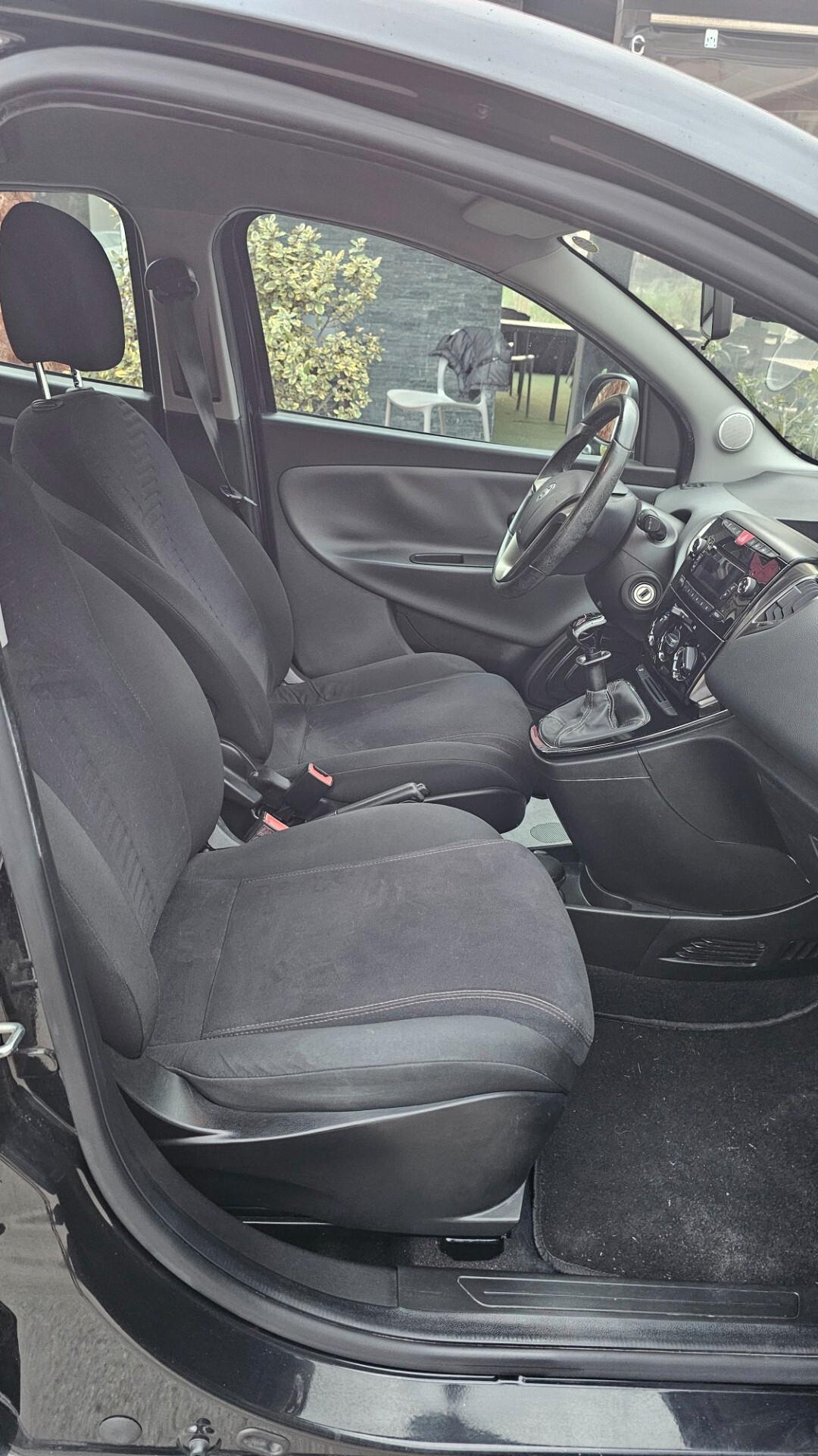 Lancia Ypsilon 0.9 TwinAir 85 CV 5 porte Metano Ecochic Gold