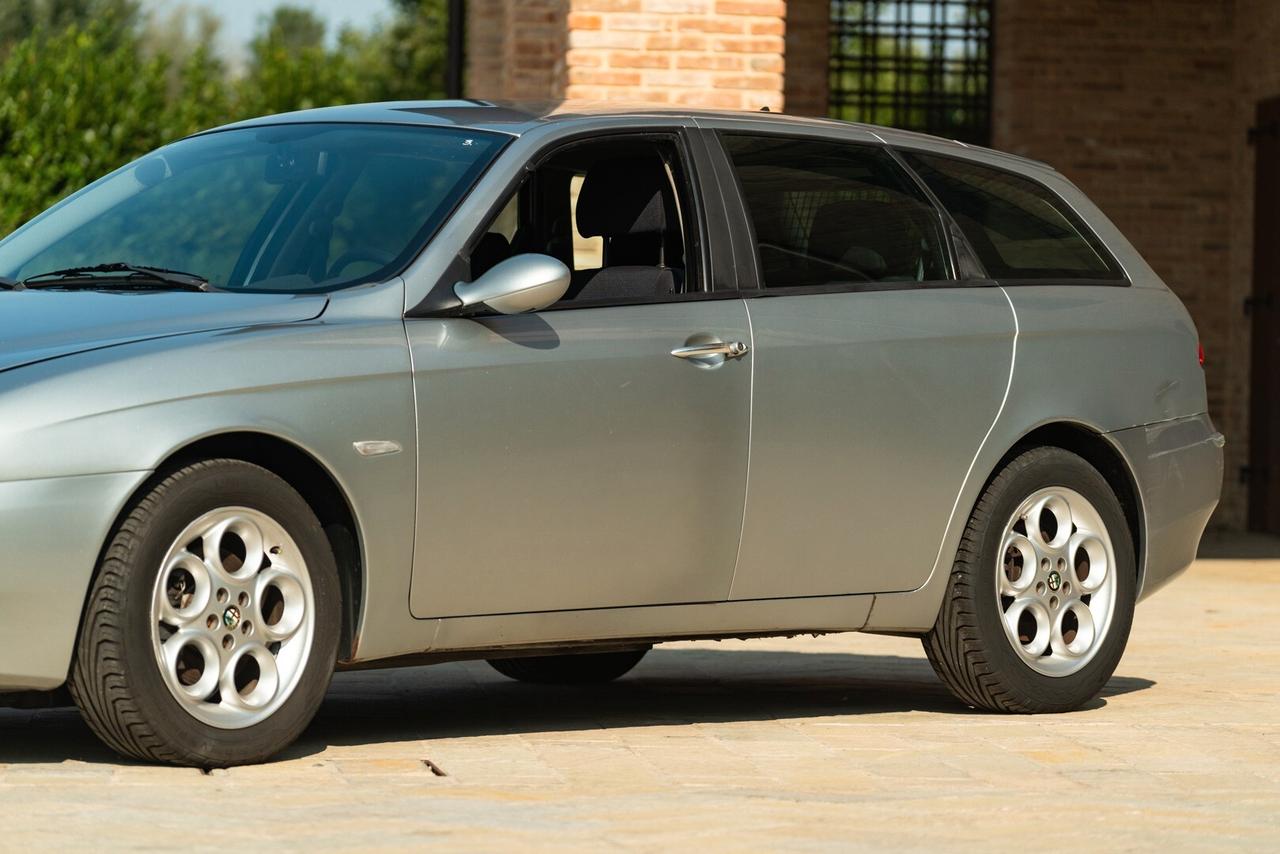 Alfa Romeo 156 JTD 16V DISTINCTIVE - ALF00220
