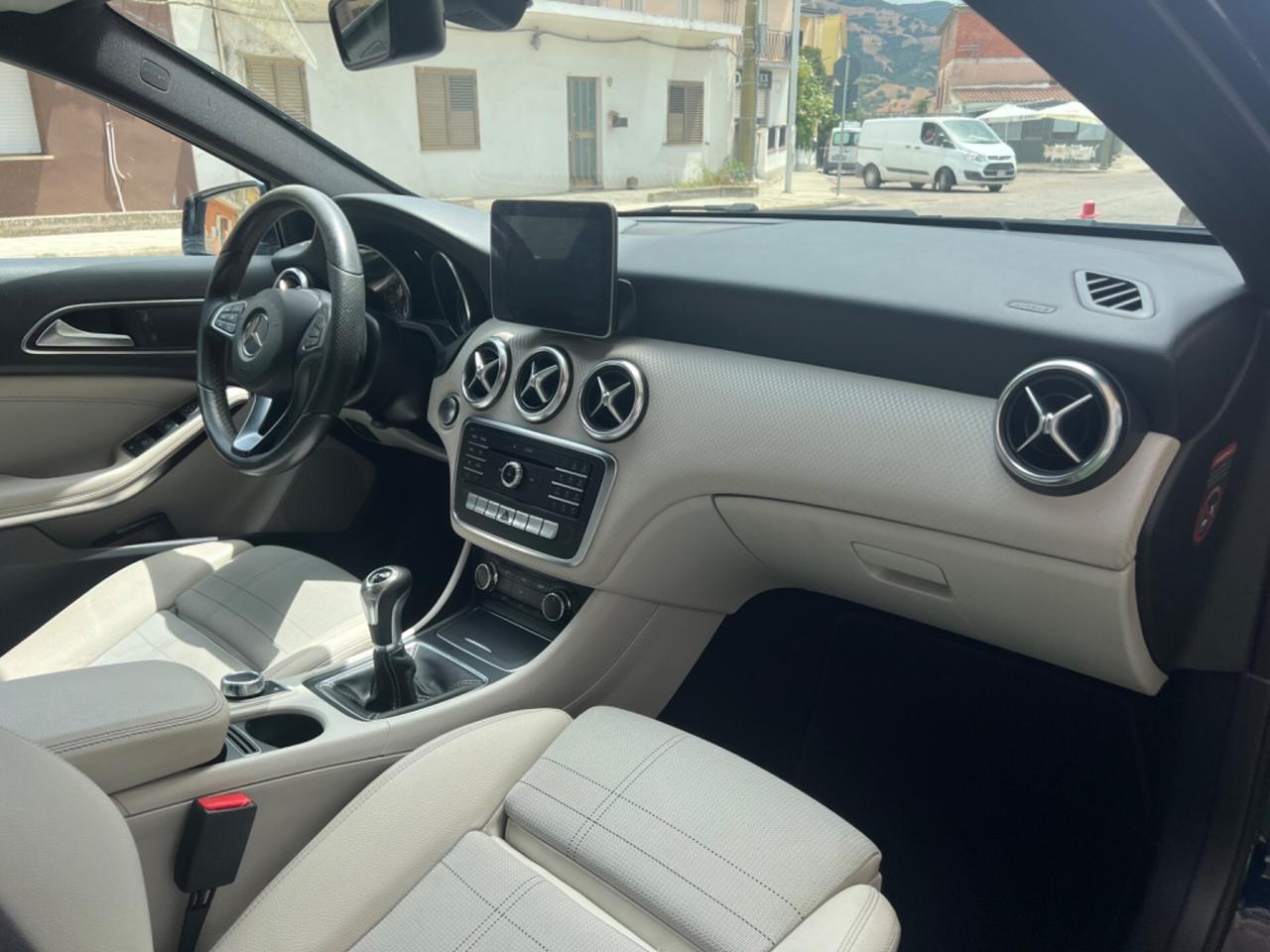Mercedes-benz A 180 d Premium