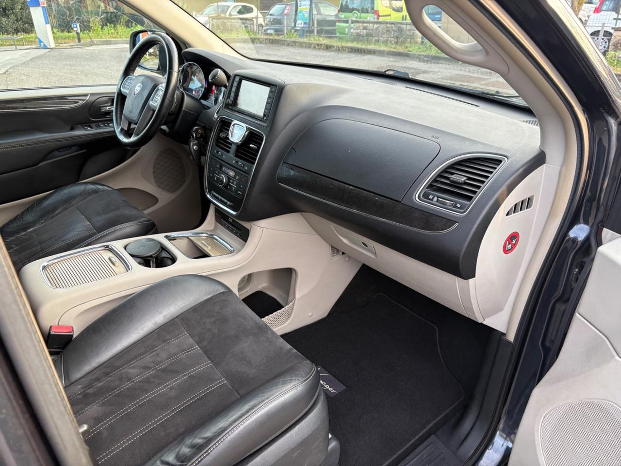 Lancia Voyager 2.8 Turbodiesel Platinum 177 CV