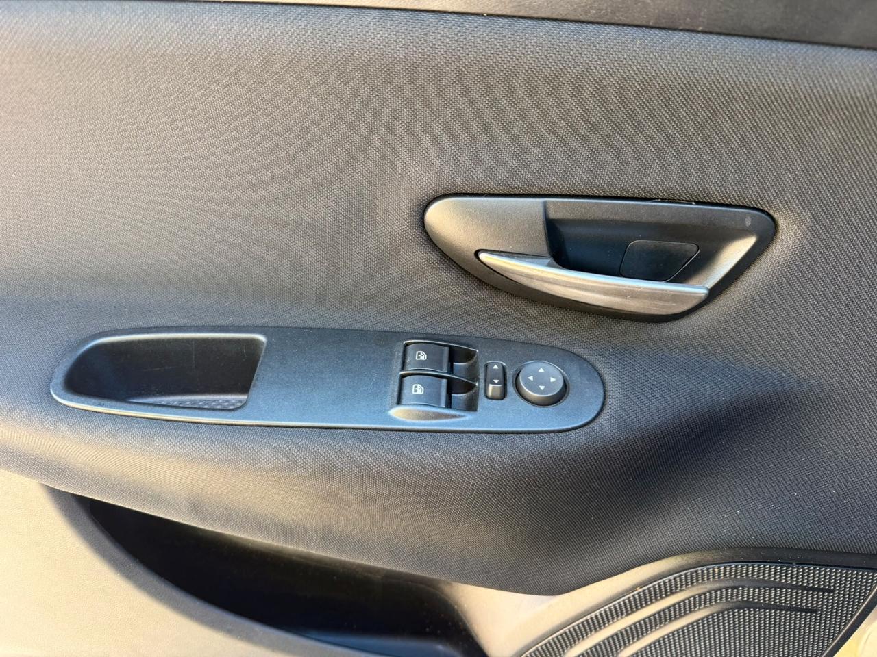 LANCIA YPSILON unico-pr 1.2 Gold 72.500 km