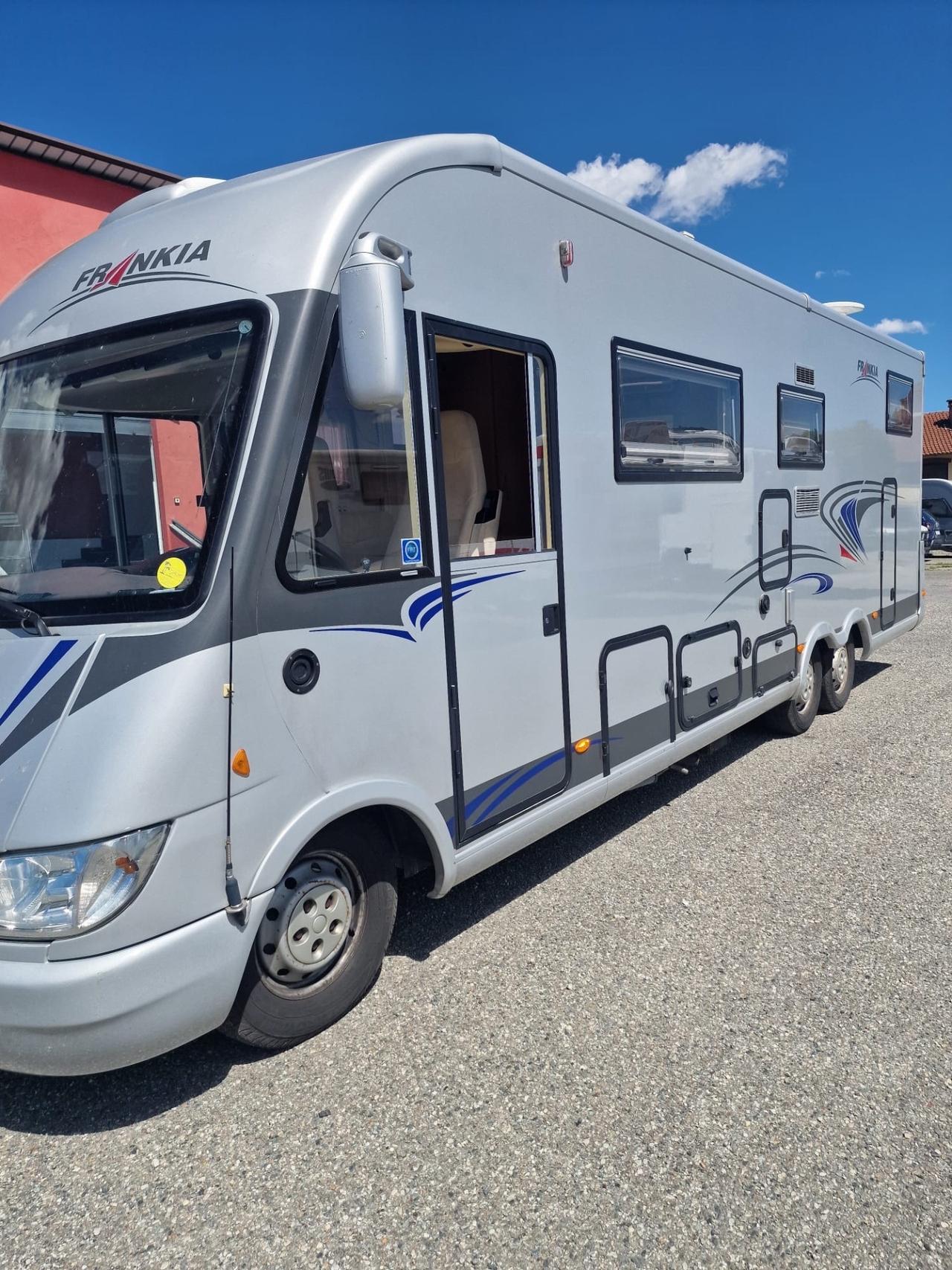 Motorhome frankia luxury del 2005 tre assi in saldo 132