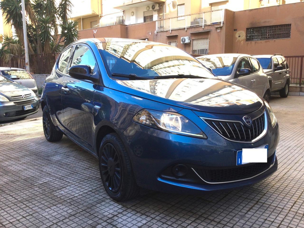 Lancia Ypsilon 1.0 FireFly 5 porte S&S Hybrid Ecochic Silver