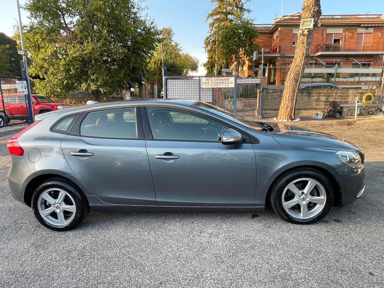 Volvo V40 D2 R-design Momentum soli 60 mila km