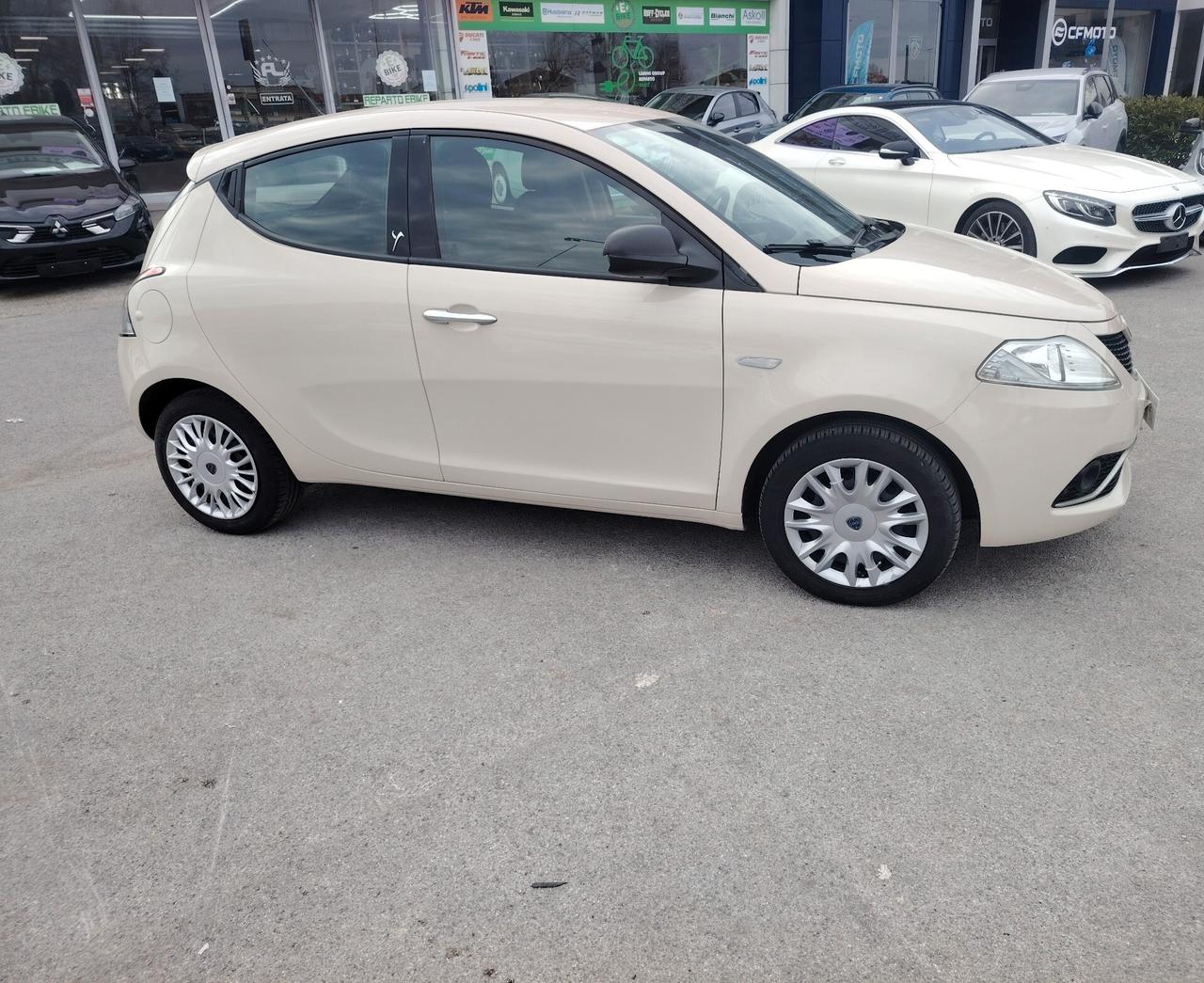 Lancia Ypsilon 1.2 69 CV 5 porte Platinum - NEOPATENTATO