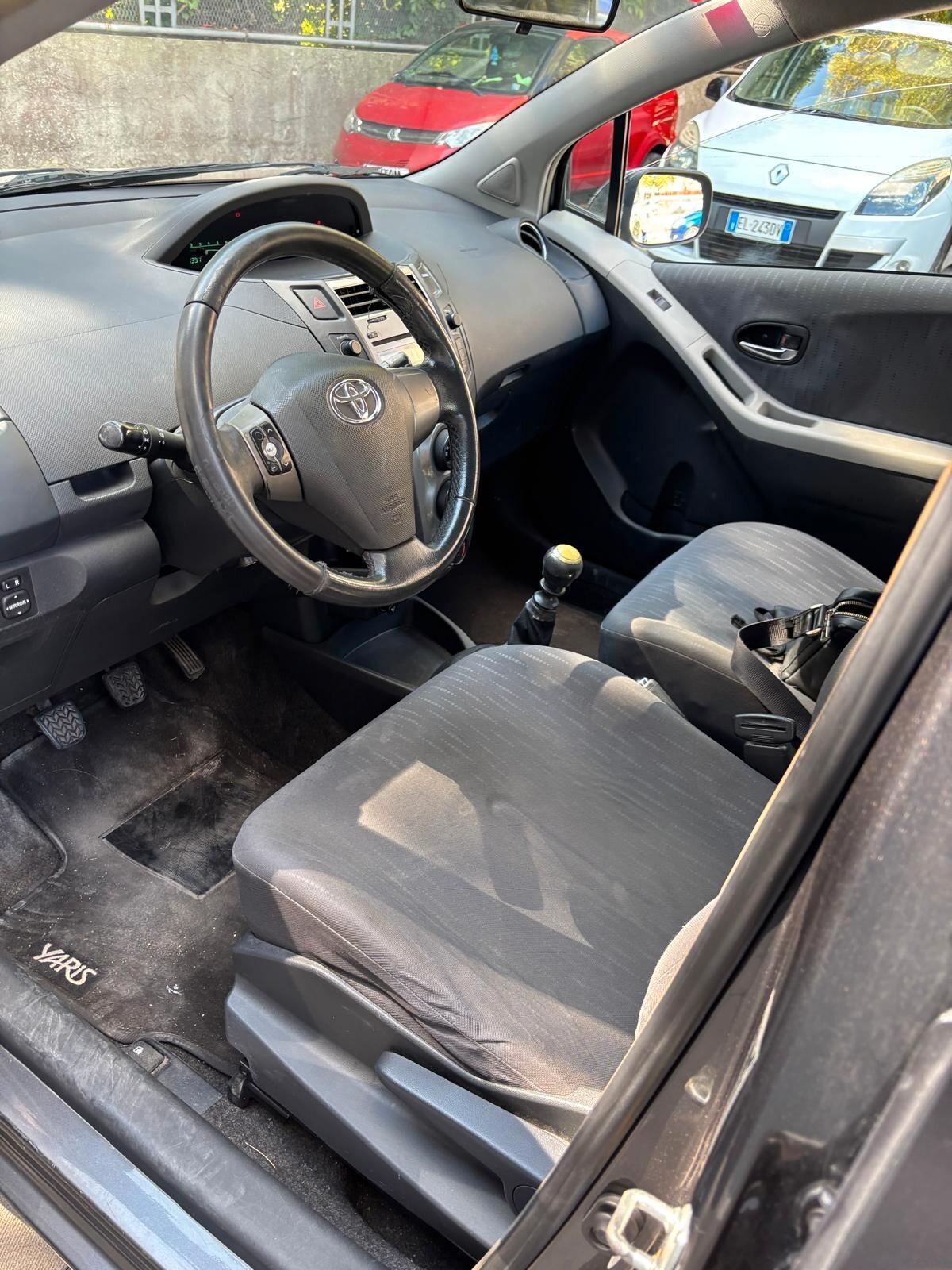 Toyota Yaris 1.4 5 porte Sol