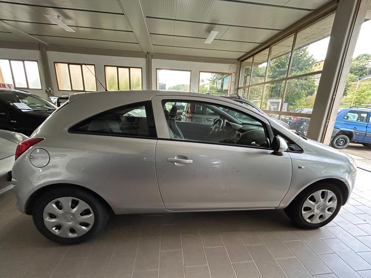 Opel Corsa NEOPATENTATI UNICOPROPRIETARIO
