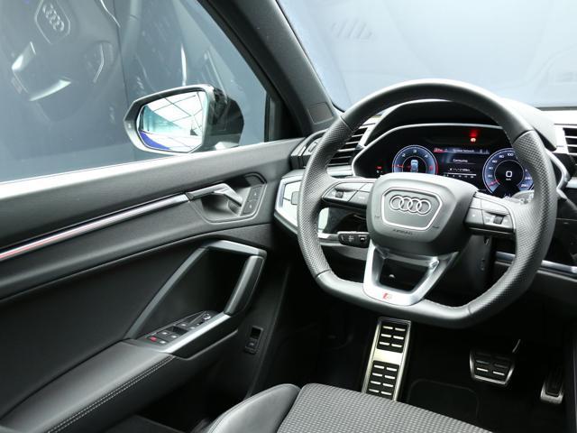 AUDI Q3 35 TDI S tronic Identity Black