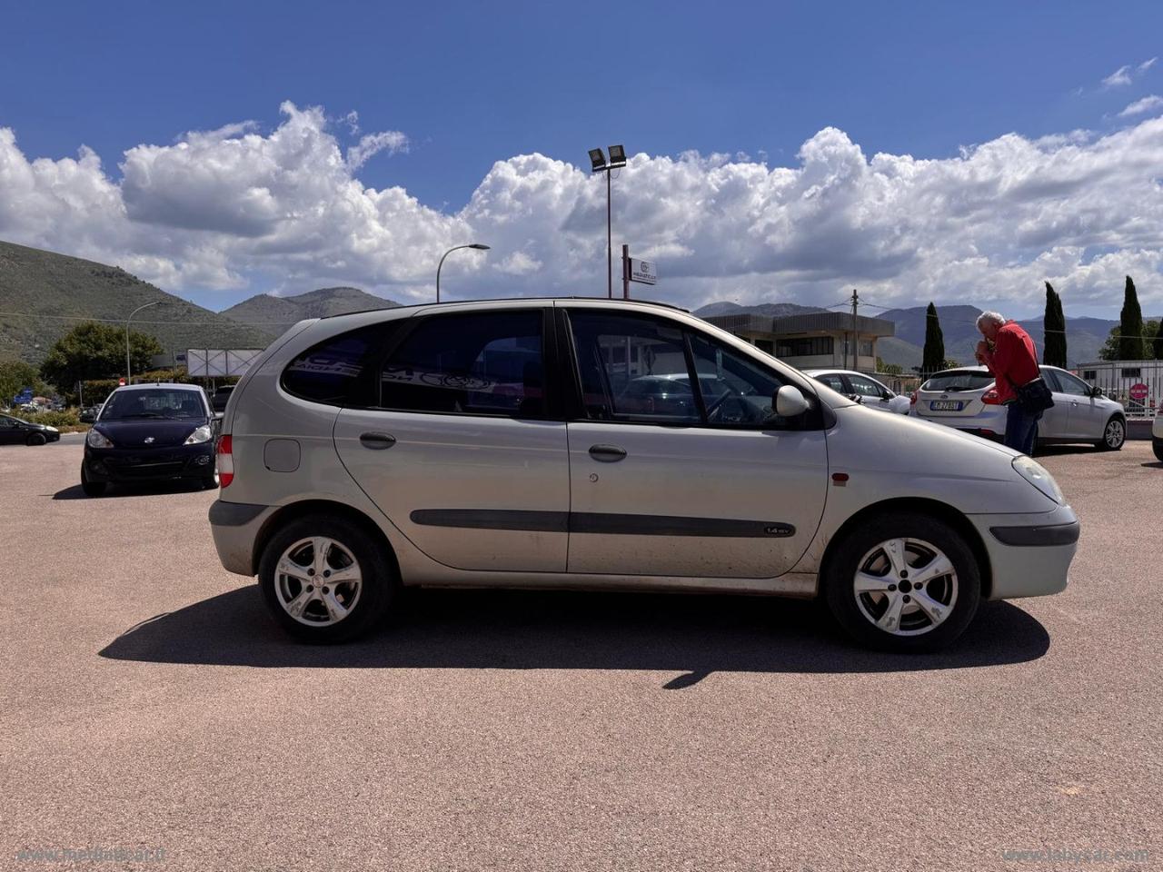 RENAULT Mégane Scénic 1.4 16V RXE