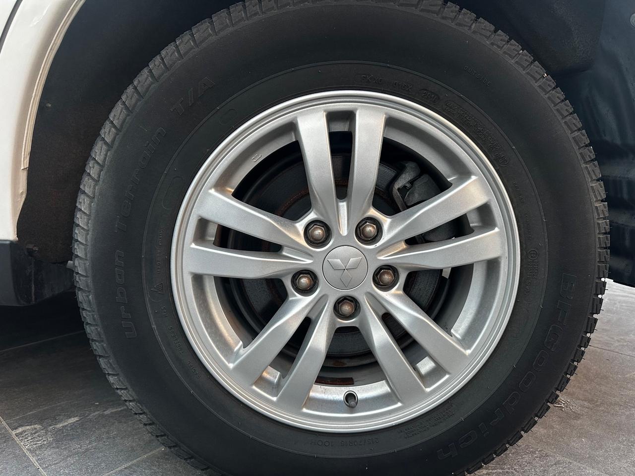 Mitsubishi Outlander 2.2 DI-D 4WD Intense