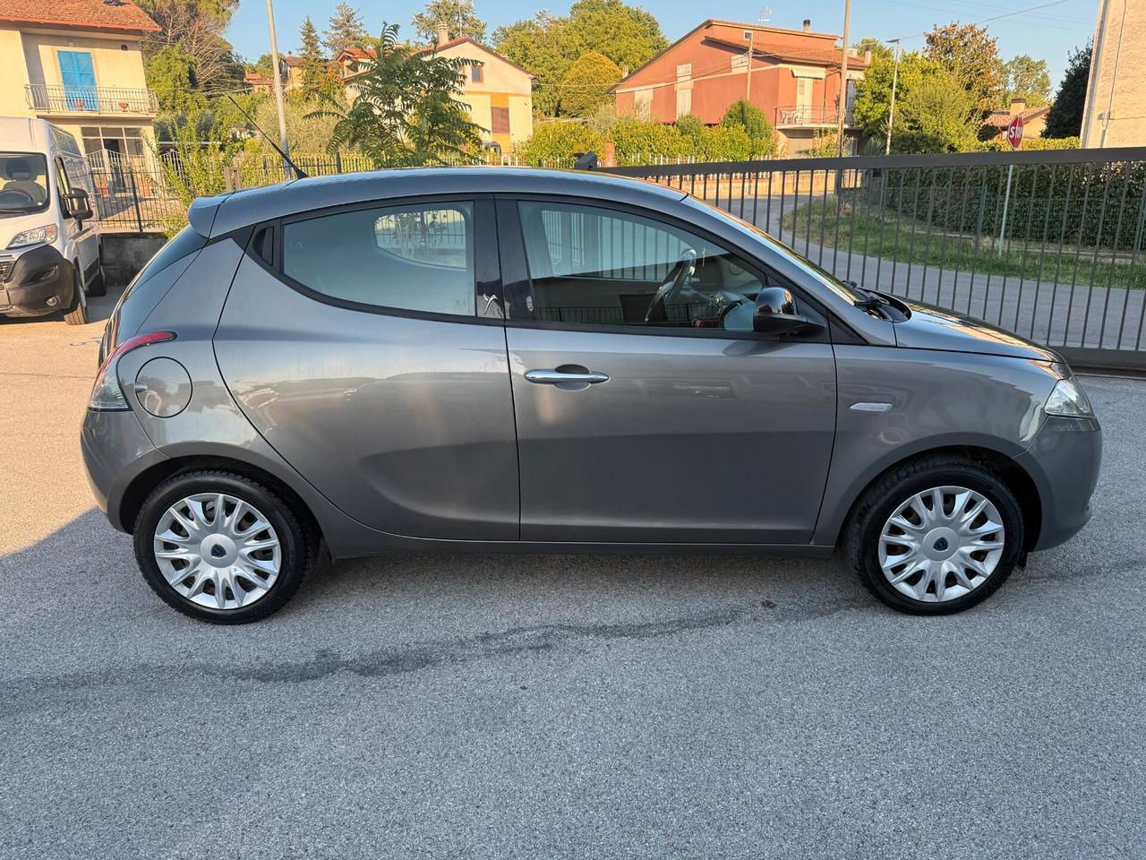 Lancia Ypsilon 1.2 69 CV 5 porte Gold