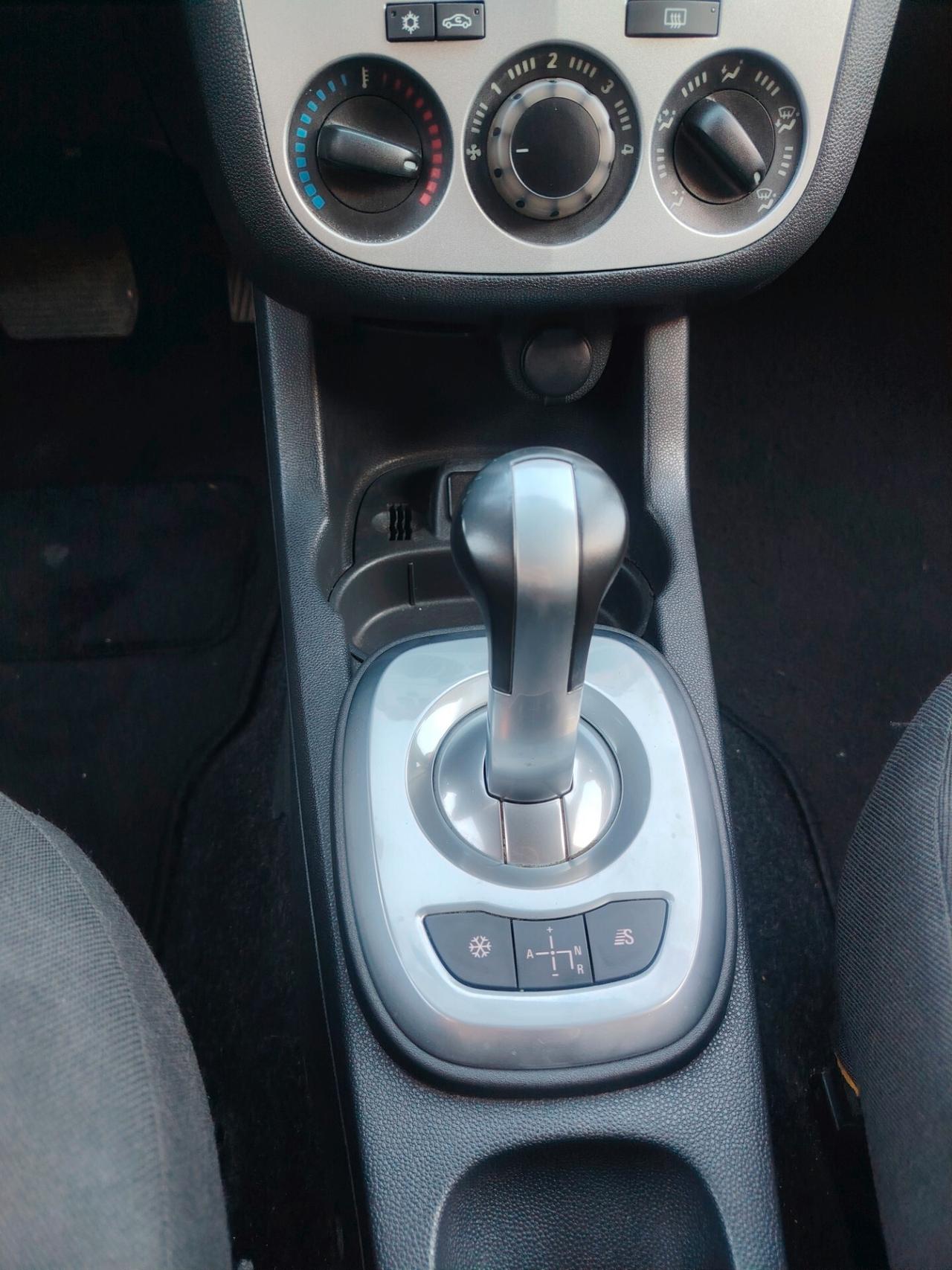 Opel Corsa 1.2 5 porte Cosmo