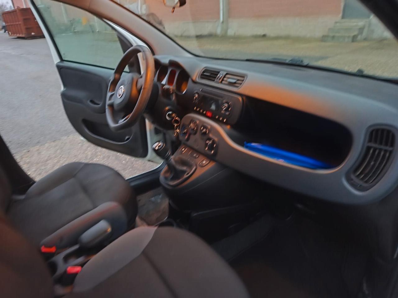 Renault Scenic 2012---1.5 Diesel