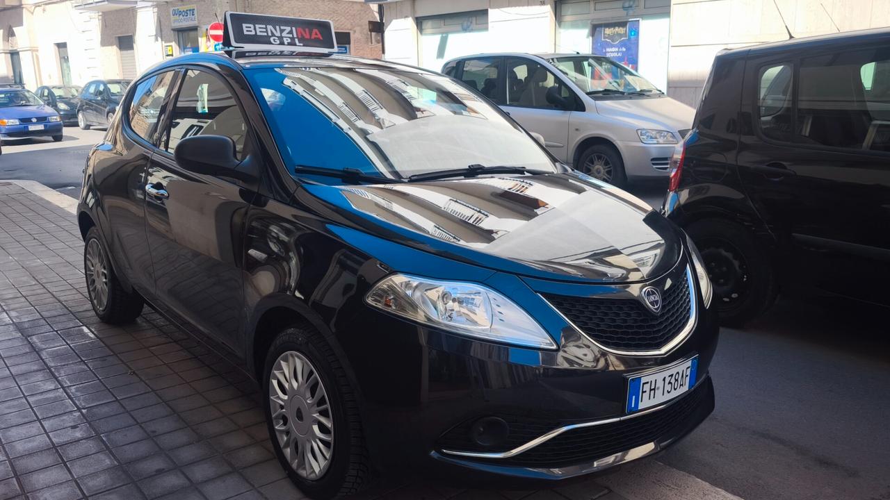 Lancia Ypsilon 1.2 69 CV GPL Ecochic Silver 2017