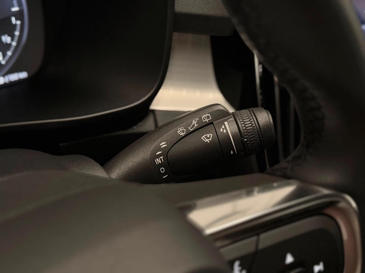 Volvo XC40 B3 automatico Core