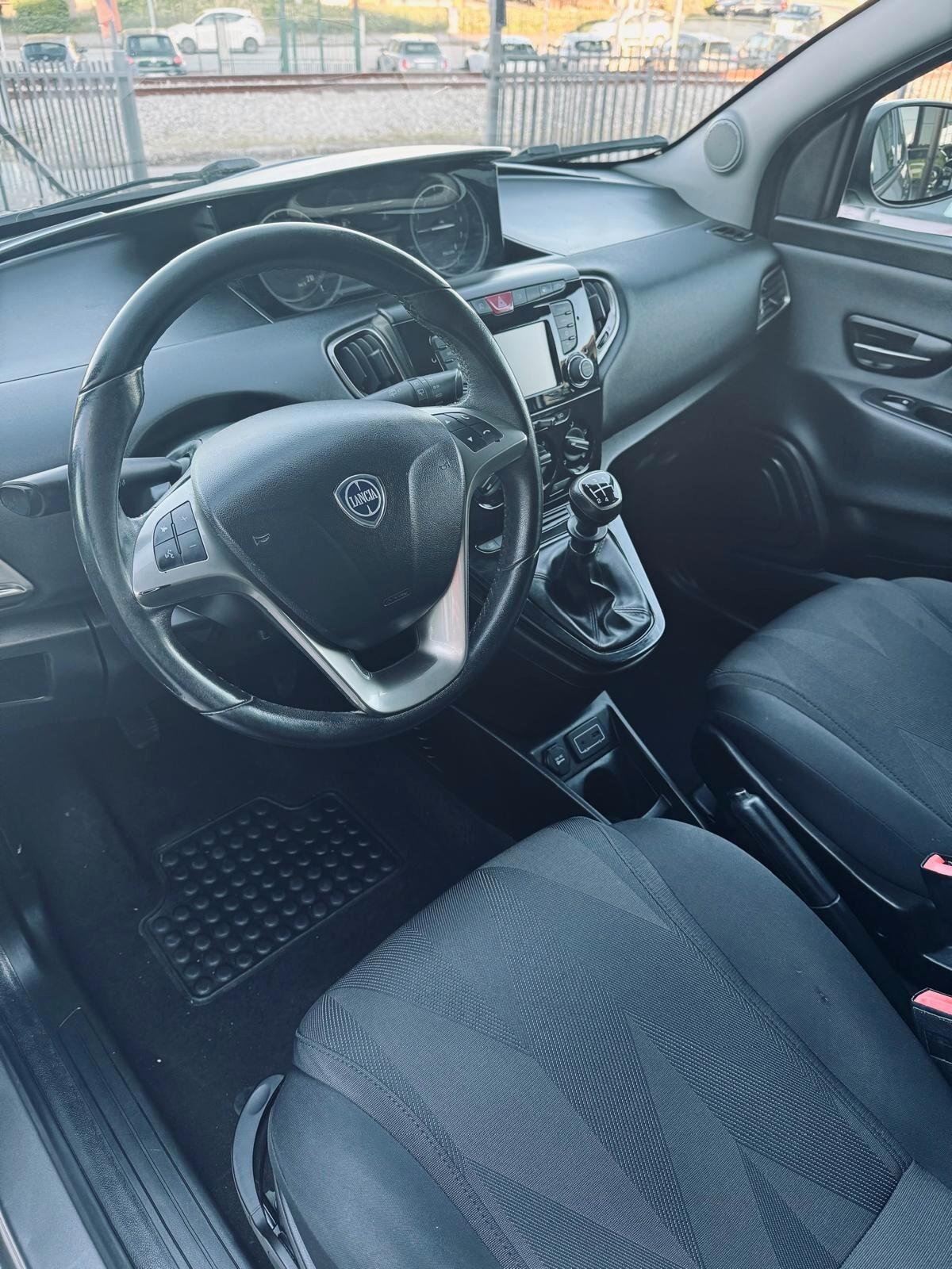 Lancia Ypsilon 1.2 69 CV 5 porte Gold