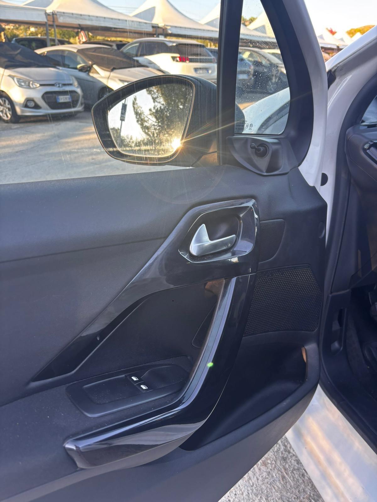 Peugeot 208 1.4 HDi 68 CV 5 porte Allure