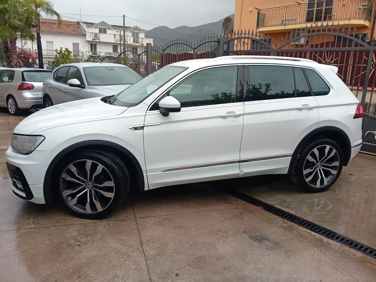 Volkswagen Tiguan 2.0 BiTDI SCR DSG 4MOTION Executive R-Line BMT