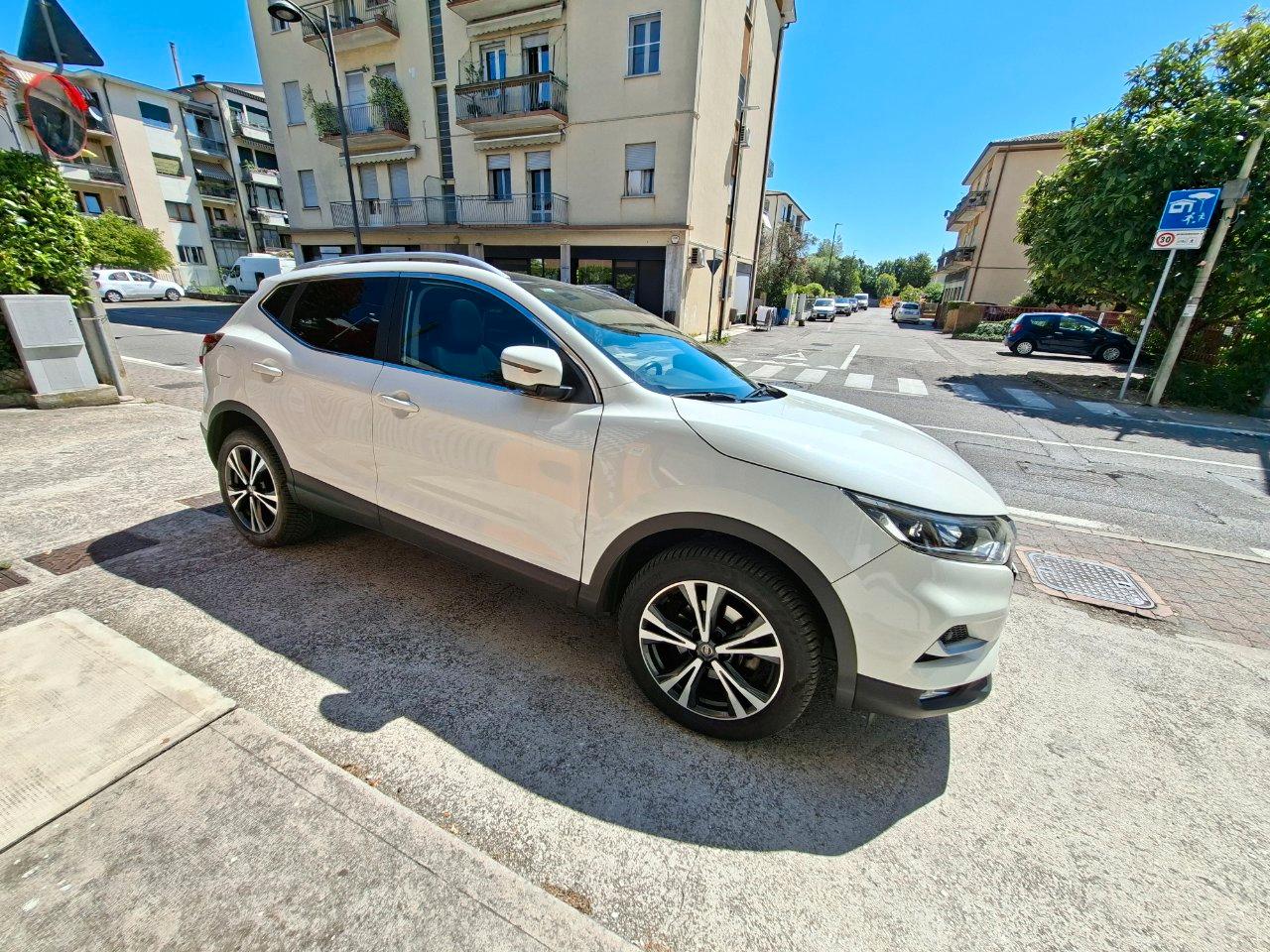 Nissan Qashqai 1.6 dci N-Connecta 2wd 130cv tetto panorama