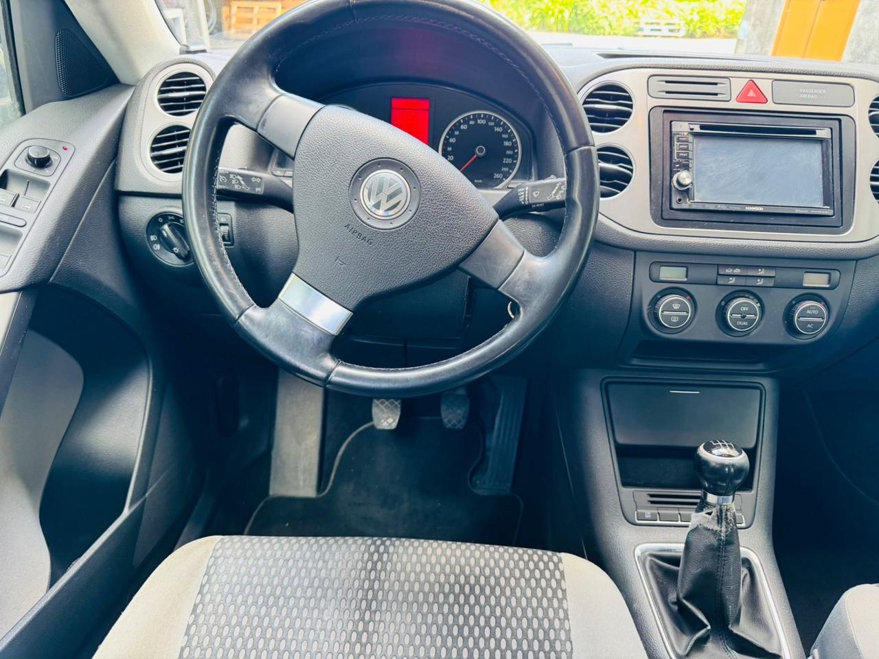 Volkswagen Tiguan 2.0 TDI 4MOTION (4x4) 2010
