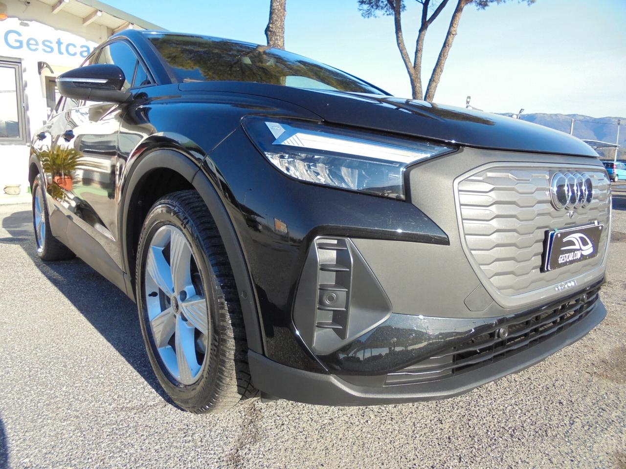 Audi Q4 40 e-tron Business